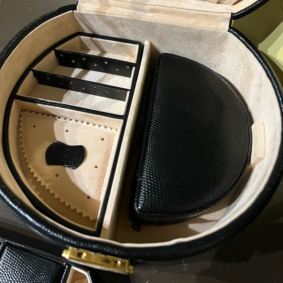 Wolf travel jewelry box - Picture 6 of 7